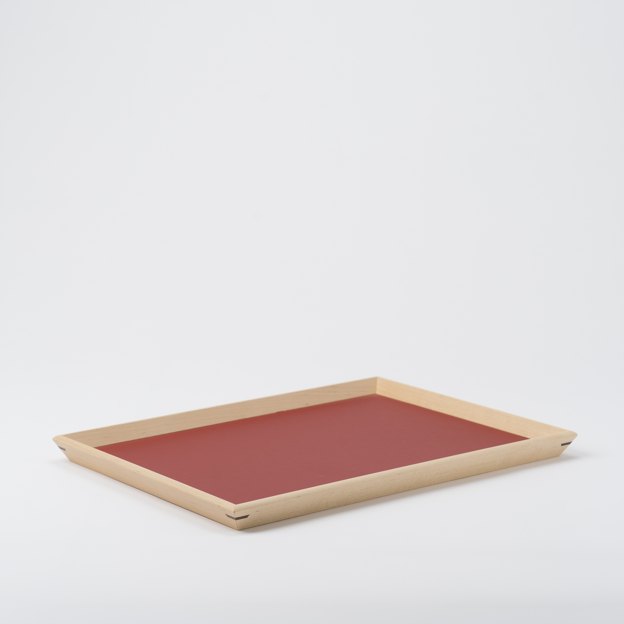【木と暮らしの工房】シラカバ・トレー　＜サイズ：L／カラー：Red（赤）＞