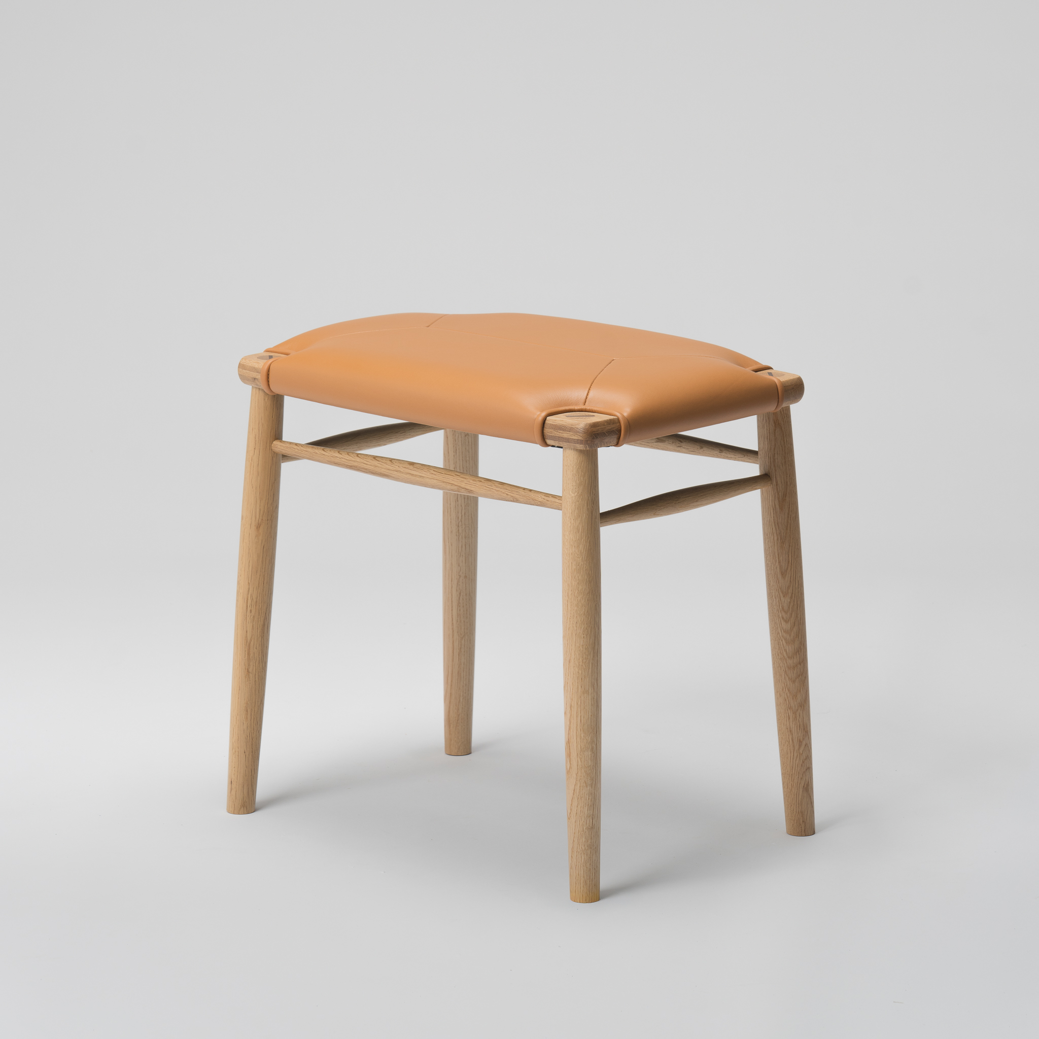 【木と暮らしの工房】 H.O.スツール　4-leg　＜樹種：ナラ／座面：本革（キャメル）＞