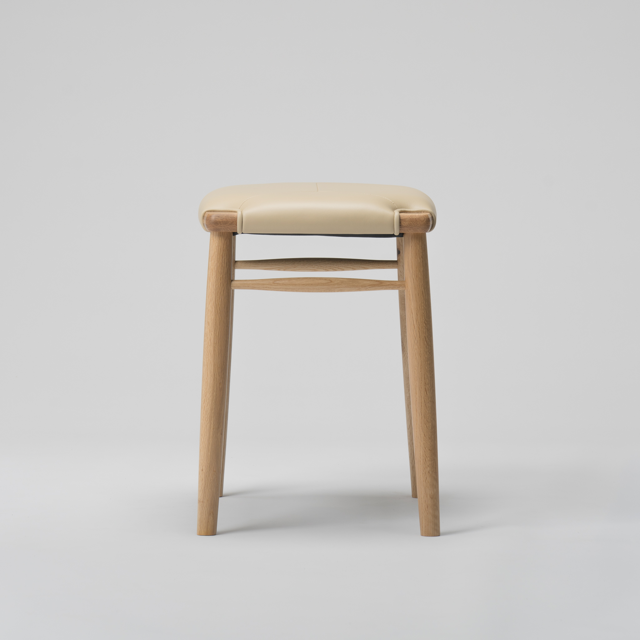  【木と暮らしの工房】 H.O.スツール　4-leg　＜樹種：ナラ／座面：本革（ベージュ）＞
