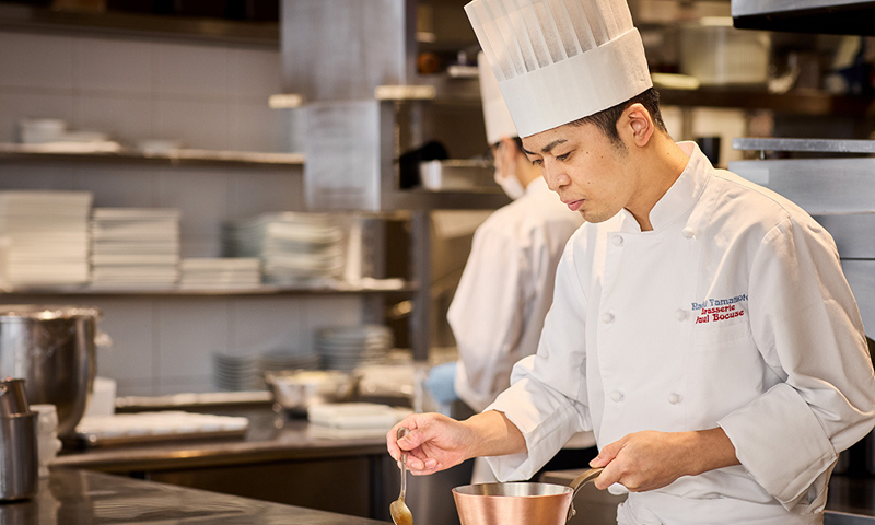 美瑛 初夏の恵み×ポール・ボキューズのフランス料理 特別コース食事券　１名様用[034-10]