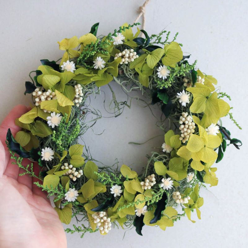 富良野花七曜 フェアリーミニリース ＊ ホワイト ＊ ナチュラルかわいい プリザーブドフラワー リース 花 インテリア 装飾品 アレンジ ギフト プレゼント 北海道 上富良野町