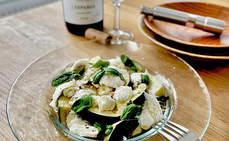 【令和8年産】[すずきが育てた新商品！]すずきの水なす 1kg 【プリっとした歯応えと瑞々しい】( ナス 茄子 なすび 水なす 野菜 やさい 新鮮 上富良野町 しまねずみファーム )