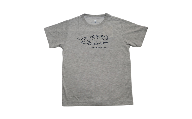 【子供用】 nanpu イトウ Tシャツ  120cm グレー 北海道 南富良野町 限定デザイン オリジナル キッズサイズ 子供用
