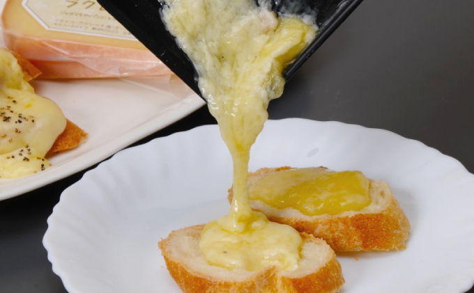 北海道美深町 牧場のラクレット1/2ホール 2.4kg【北ぎゅう舎】 加工食品 乳製品 チーズ 