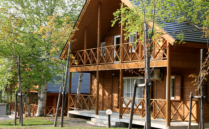 夏のコテージ1泊プラン（BBQハウス利用可）【 北海道 オホーツク 枝幸 宿泊 温泉 宿泊券 アウトドア 記念 旅行 】