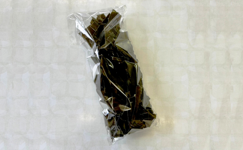[訳あり・不揃い]オホーツク枝幸の利尻昆布 200g [南宗谷ひだまりの会]【 昆布 利尻昆布 高級昆布 お出汁 コンブ こんぶ 規格外 北海道 オホーツク 枝幸 送料無料 】