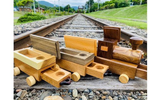 éå°21å·ãšå°çšã±ãŒã¹ïŒäžéè»äž¡ïŒïŒç·è·¯ã®èŒªåã ( ãµãããšçŽçš å°é å°é ã±ãŒã¹ è·äººæäœã éå° ãªãŒããŒã¡ã€ã åæµ·é é è»œçº æéäŒç€Ÿã¢ã¡ããã£ã»ãã©ã¹ã ) en01-00009