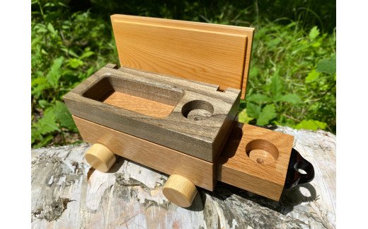 éå°21å·ãšå°çšã±ãŒã¹ïŒäžéè»äž¡ïŒïŒç·è·¯ã®èŒªåã ( ãµãããšçŽçš å°é å°é ã±ãŒã¹ è·äººæäœã éå° ãªãŒããŒã¡ã€ã åæµ·é é è»œçº æéäŒç€Ÿã¢ã¡ããã£ã»ãã©ã¹ã ) en01-00009