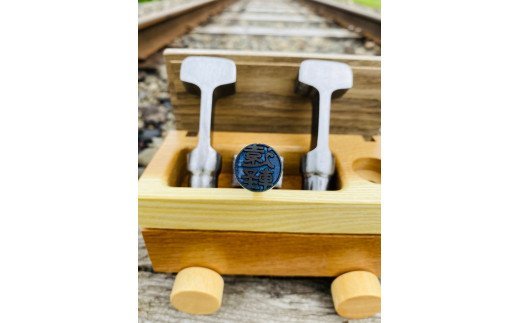 éå°21å·ãšå°çšã±ãŒã¹ïŒäžéè»äž¡ïŒïŒç·è·¯ã®èŒªåã ( ãµãããšçŽçš å°é å°é ã±ãŒã¹ è·äººæäœã éå° ãªãŒããŒã¡ã€ã åæµ·é é è»œçº æéäŒç€Ÿã¢ã¡ããã£ã»ãã©ã¹ã ) en01-00009