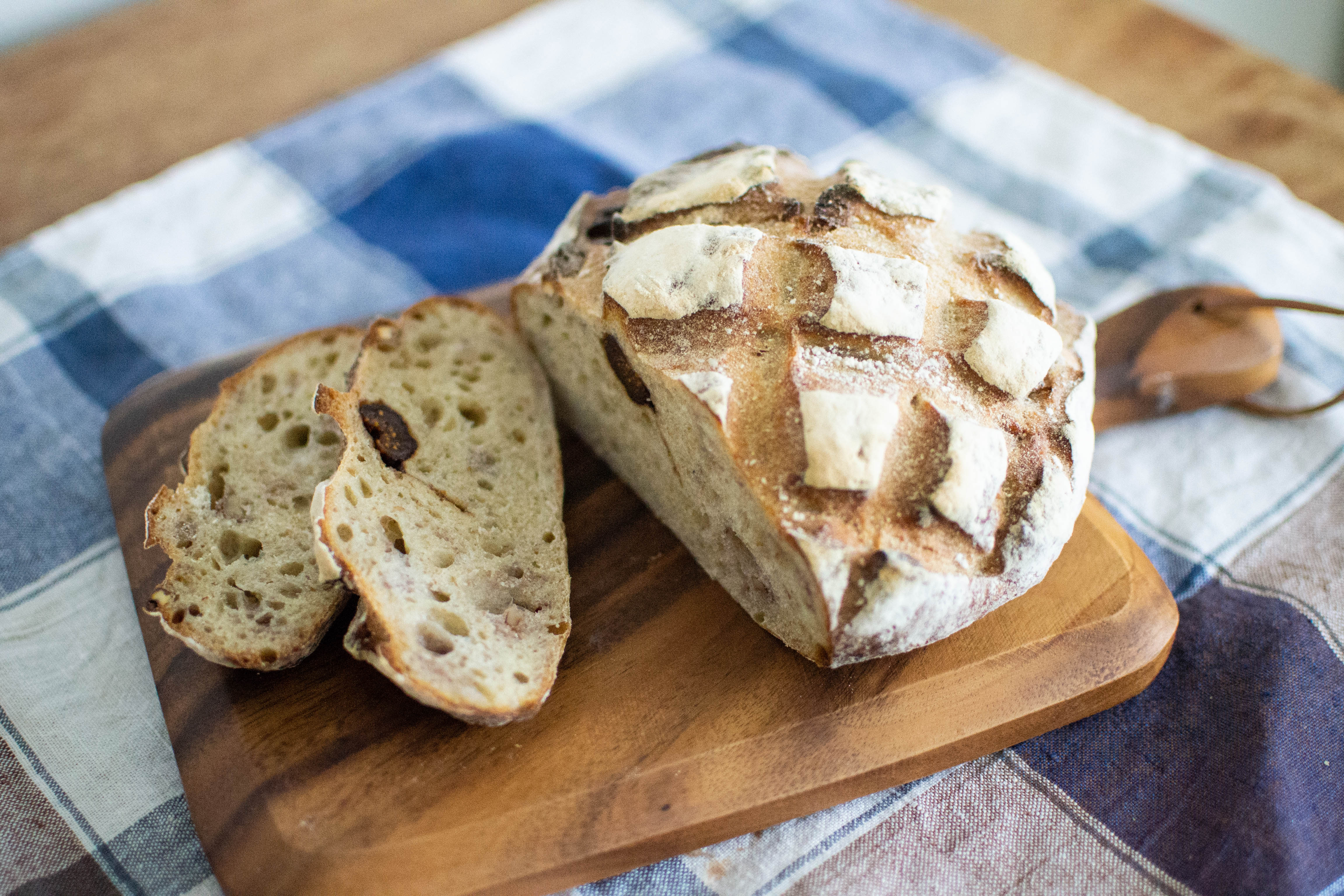 厚真を味わう 自家製酵母のパン詰め合わせ Bセット《厚真町》【パン工房Chillin'】 パン 道産小麦 国産小麦 自家製酵母 詰め合わせ セット 朝食 冷凍配送 北海道 [AXBC002]