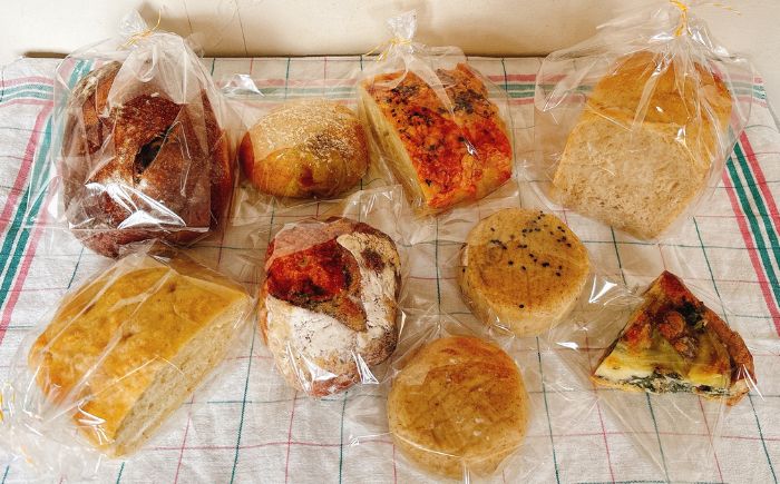 厚真を味わう 自家製酵母のパン詰め合わせ Aセット《厚真町》【パン工房Chillin'】 パン 道産小麦 国産小麦 自家製酵母 詰め合わせ セット 朝食 冷凍配送 北海道 [AXBC001]