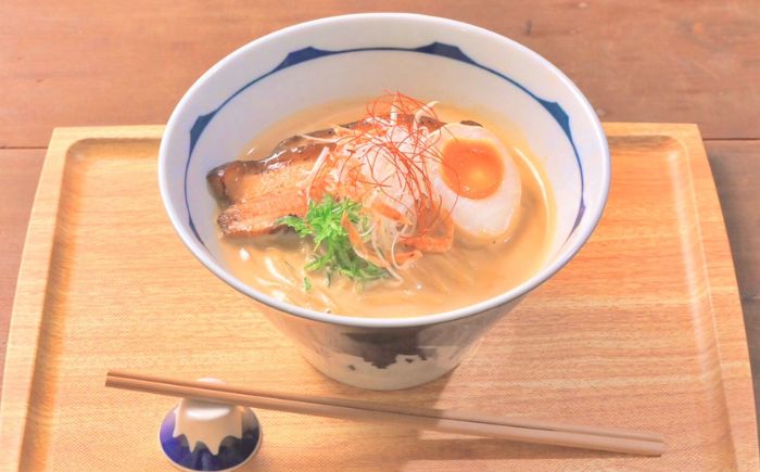 すっごいえび味噌ラーメン 3食セット《厚真町》【株式会社めぐみ水産】 ラーメン えび味噌 出汁 麺 スープ 即席 小分け 冷凍配送 北海道 [AXAZ009]