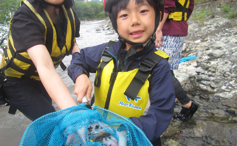 川の生き物探し【体験チケット】体験 チケット 自然 川 釣り 北海道 日高町