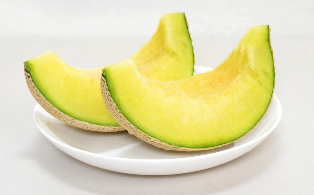 ＜ 2026年7月中旬より発送 ＞ 北海道産 メロン 赤肉 青肉 各1玉 食べ比べ セット ＜ 予約受付 ＞