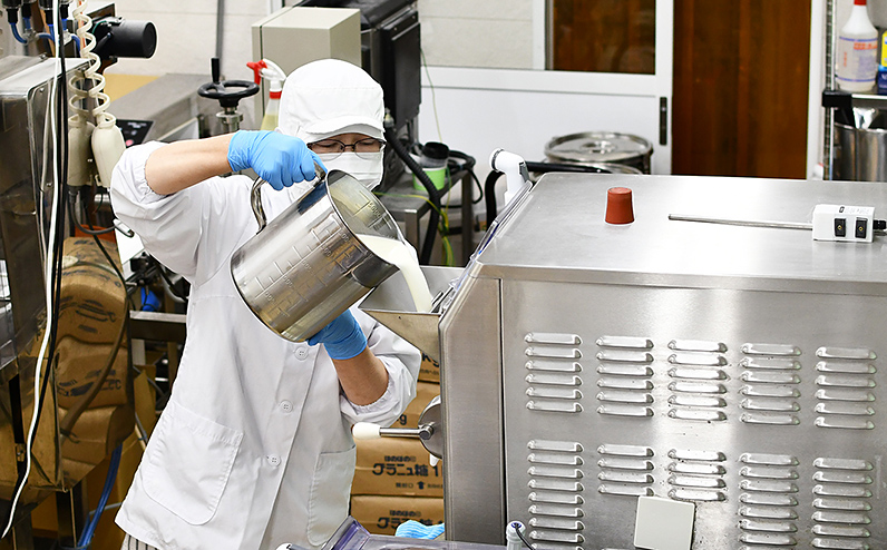 十勝もーもースイーツ 牛乳そのまんまアイス＆ココア 80ml×24個 北海道 アイスミルク 卵不使用 低カロリー