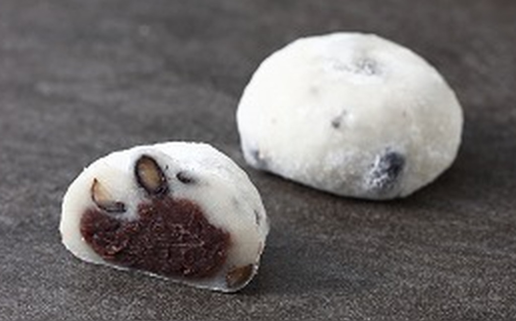 北海道・十勝産の豆を使用した風味豊かな枝豆大福(粒あん) 10個&黒豆