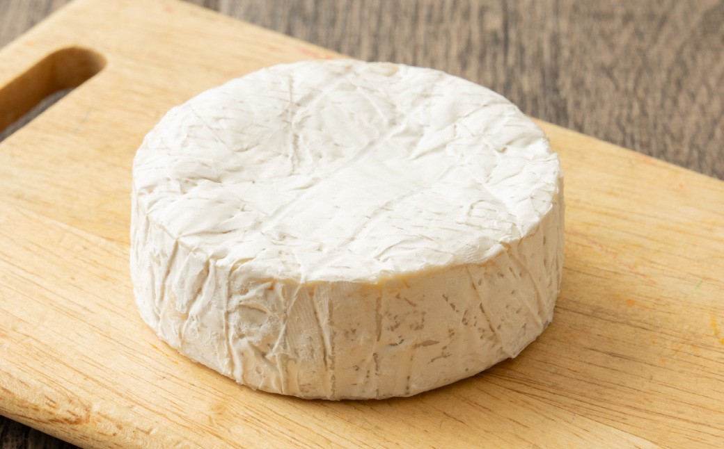 よつ葉 北海道十勝 大人のカマンベール＆ブルー 90g×2個 セット 計180g ブルーチーズ 青カビ 生乳 はちみつ ジャム フルーツ [009-0183]