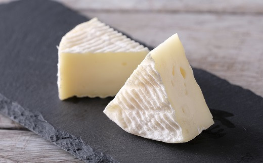熟練のチーズ職人が十勝で作ったチーズ2点セット[C1-14]