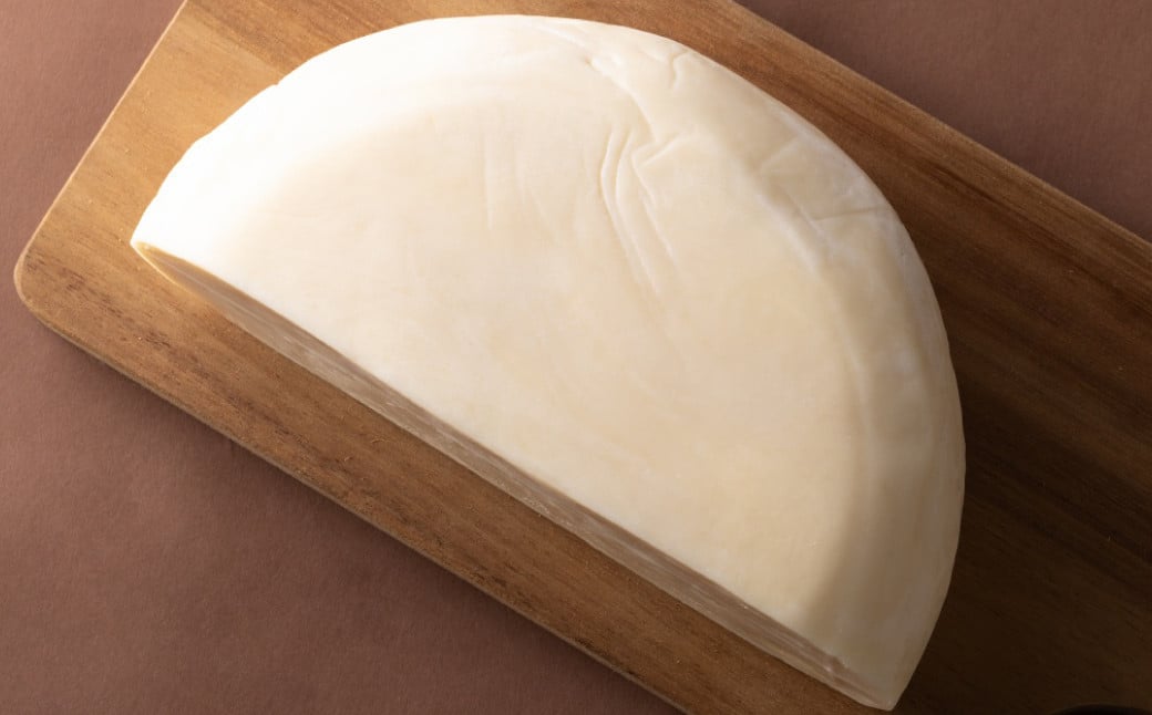 ハーフホールチーズ 約900g×1個 ／ チーズ ハーフホール 熟成 素朴 おつまみ お酒のお供 おやつ 料理 生乳 乳製品 加工食品 [041-0108]