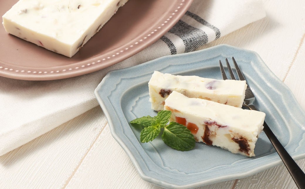 ドライフルーツとナッツのカッサータ （約200g×1本） ・ 中札内たまごのカタラーナ （約200g×2本） 合計600g カッサータ カタラーナ ドライフルーツ ナッツ 中札内たまご 中札内卵 たまご 卵 アイスチーズケーキ チーズケーキ カスタードプリン 焦がしカラメル アイス 北海道 中札内村 冷凍 [007-0212]