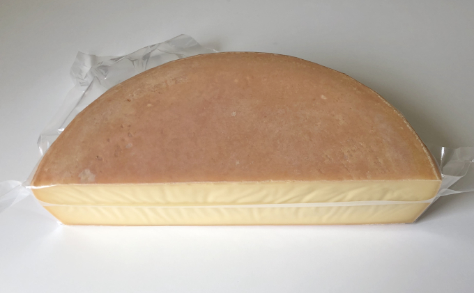 NEEDSオリジナルチーズ ラクレット1/2ホール 2.6kg以上【十勝幕別町】