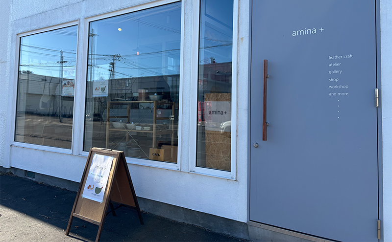 シカクマキーホルダー ブラウン (立ちポーズ)［amina+］【 本革 革小物 レザー ハンドメイド シンプル エゾシカ革 手作り キーホルダー クマ シカ 北海道 十勝 幕別 】