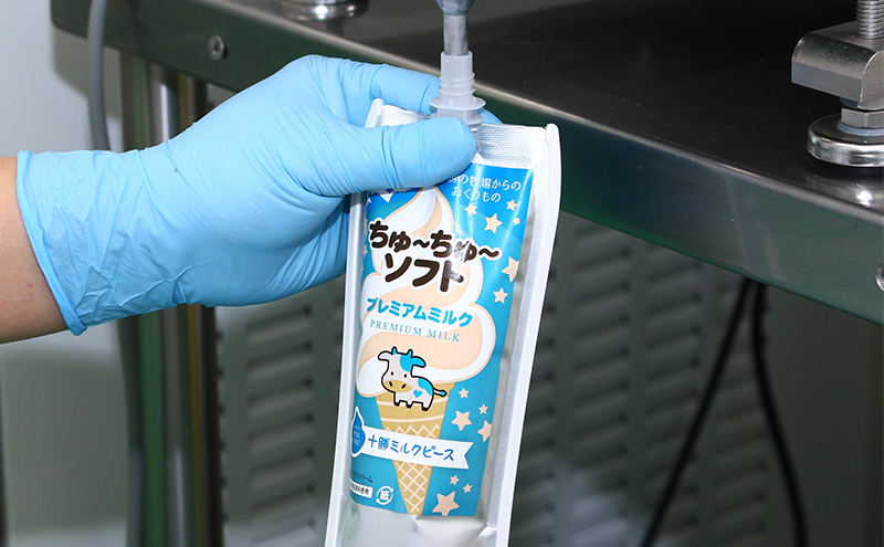【十勝産生乳100％】 飲むソフトクリーム 100ml×12個 ちゅ～ちゅ～ソフト（プレミアムミルク）【 バター 仕込み ジェラート アイス ミルク アイスクリーム ソフトクリーム デザート スイーツ おやつ ミルク 詰め合わせ 北海道 十勝 幕別 】