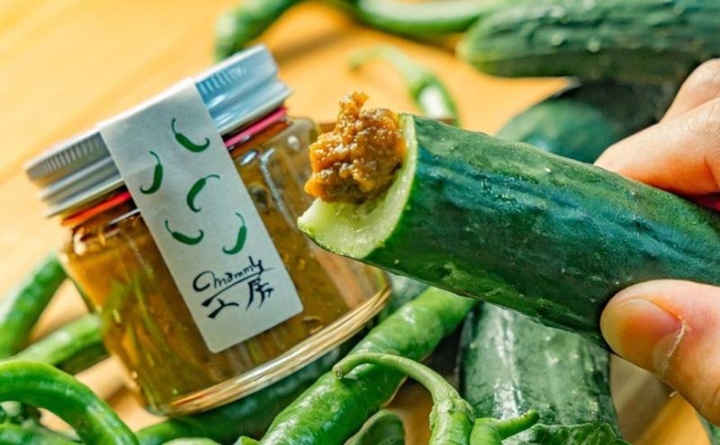 十勝 幕別 中山かあさんの南蛮みそ 辛口・激辛 各1セット（1瓶300g）【 白米 米 パスタ 十勝 おにぎり きゅうり 南蛮みそ 南蛮 味噌 青唐辛子 ご飯のお供 大葉 しそ おつまみ 国産 無着色 無添加 北海道 】