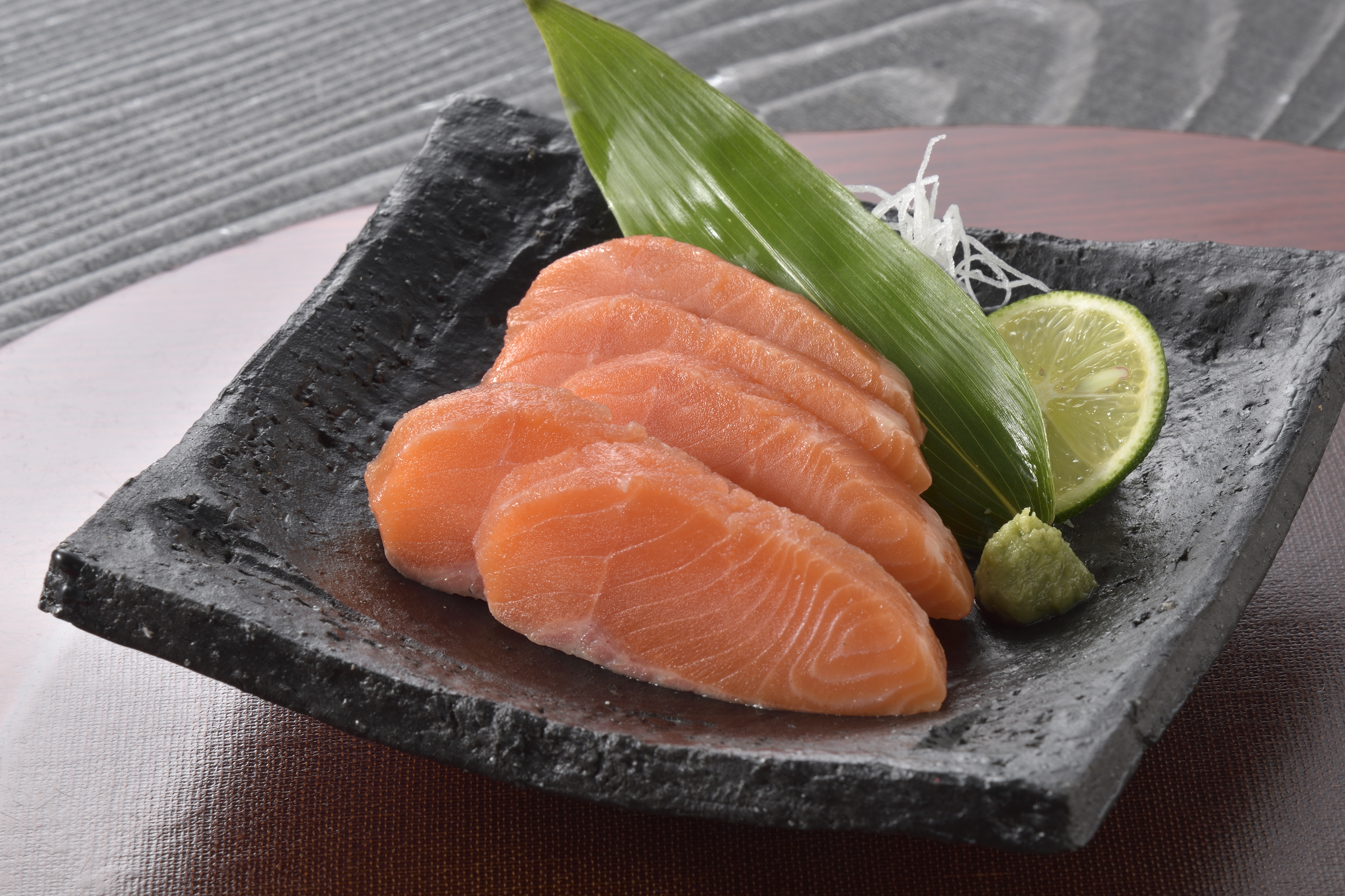 北海道 国産ドナルドサーモン(生食用) 800g  鮭 サーモン 人気サーモン サケ 国産サーモン 国産鮭