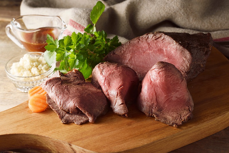 ローストビーフ 900g （3～4パック） 冷凍 お中元 お歳暮 ギフト 贈答 無添加 タレ付き お取り寄せ 北海道 ローストビーフ 十勝ローストビーフ