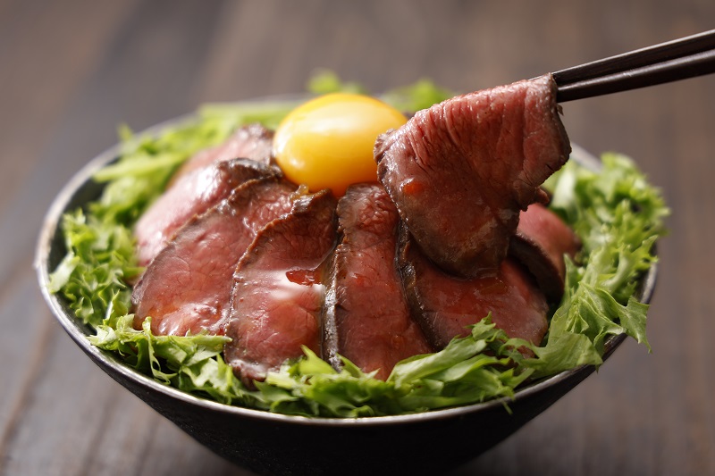 ローストビーフ 600g （2～3パック） 冷蔵 お中元 お歳暮 ギフト 贈答 無添加 タレ付き チルド発送  お取り寄せ 十勝ローストビーフ