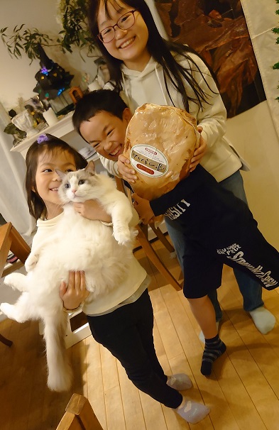 北海道 十勝骨付きハム3.8kg ハム 豚肉 肉 豚 国産 北海道産 北海道産豚 厳選 人気 おすすめ 冷蔵 十勝 池田町 パーティー ギフト 贈答