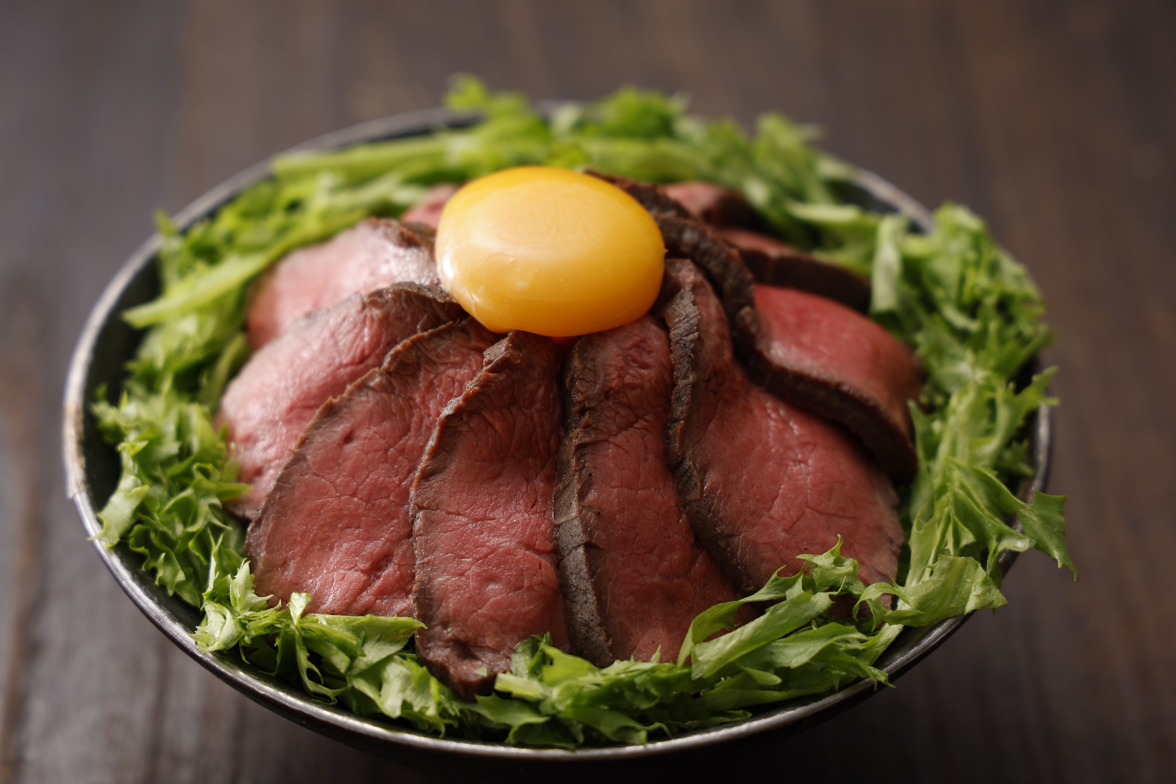 北海道 国産 十勝 ローストビーフセット 300g 1パック 冷蔵 国産牛 ローストビーフ お中元 お歳暮 ギフト 贈答 無添加 ローストビーフ  タレ付き