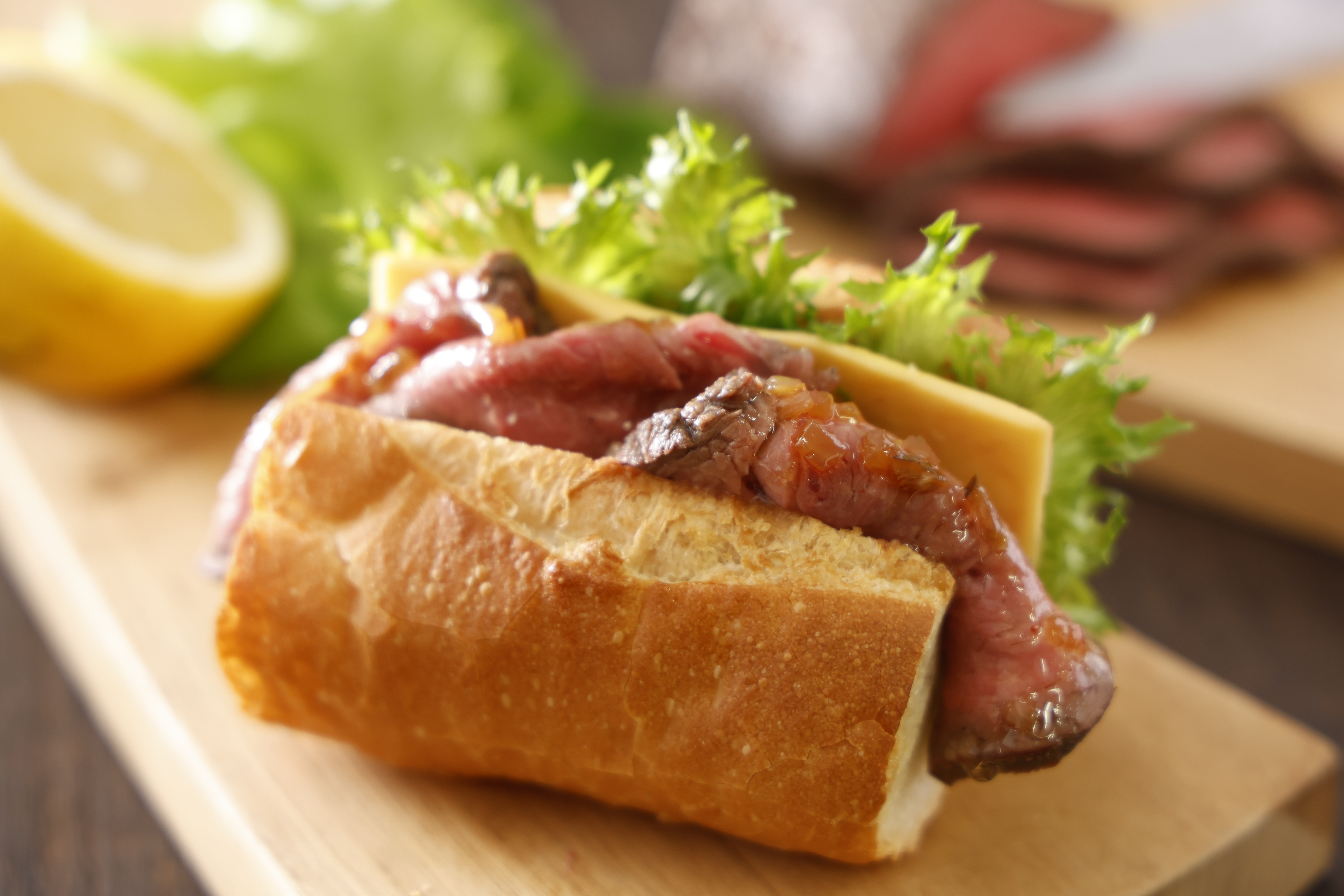 北海道 国産 十勝 ローストビーフセット 950g 小分け 3～5パック 冷凍 国産牛 お中元 お歳暮 ギフト 贈答 無添加 ローストビーフ  タレ付き