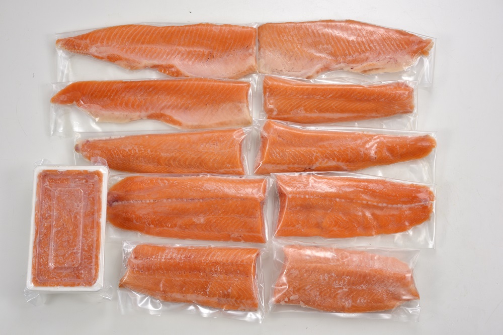 北海道 国産ドナルドサーモン中落ち付 1800g　鮭 サーモン 人気サーモン サケ 国産サーモン 国産鮭 小分け 冷凍