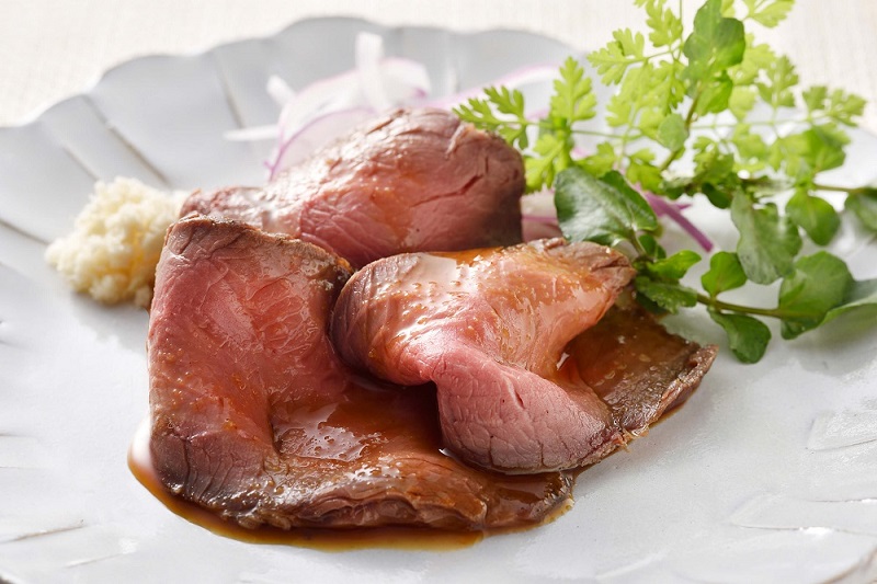 北海道 国産 十勝 ローストビーフセット 950g 小分け 3～5パック 冷凍 国産牛 お中元 お歳暮 ギフト 贈答 無添加 ローストビーフ  タレ付き