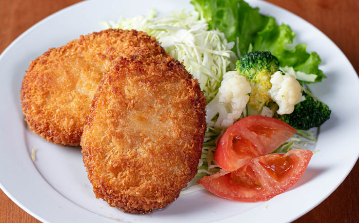 【しあわせチーズ工房】ラクレット使用！しあわせコロッケ 12個 《足寄町》【Woody bell】 [BEBM005]