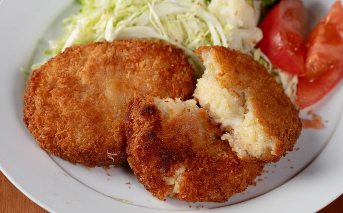 【しあわせチーズ工房】ラクレット使用！しあわせコロッケ 6個 《足寄町》【Woody bell】 [BEBM004]