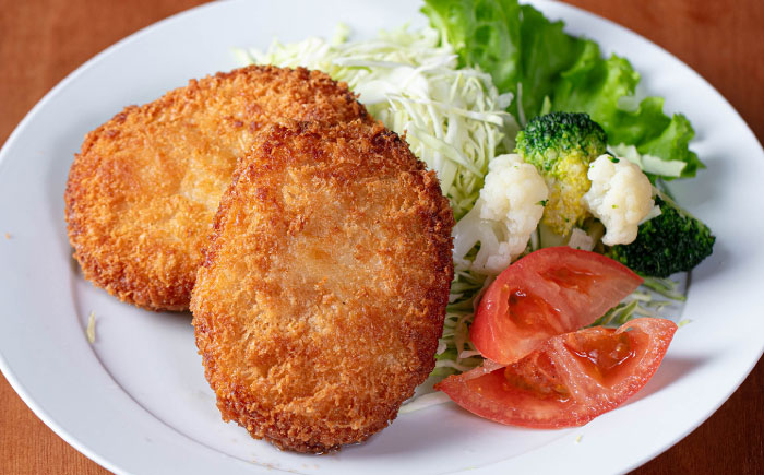 【しあわせチーズ工房】ラクレット使用！ハンバーガー＆コロッケ 各4個（計8個）《足寄町》【Woody bell】　　　 [BEBM007]