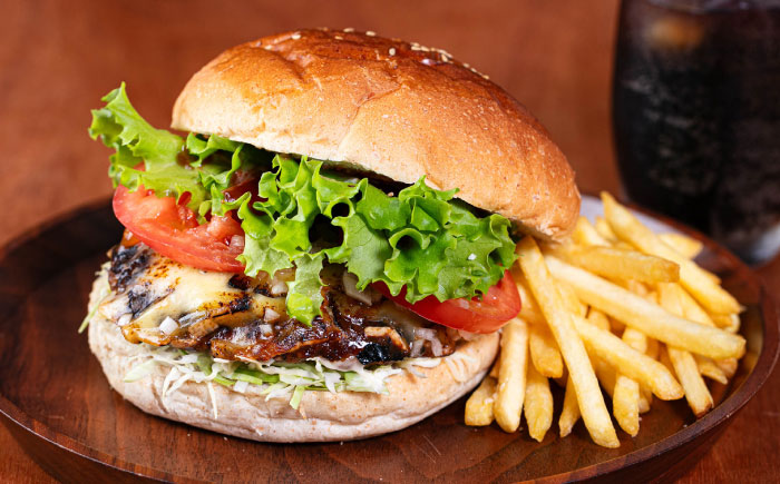 【しあわせチーズ工房】ラクレット使用！アメリカン ハンバーガーキット 6個《足寄町》【Woody bell】 [BEBM003]