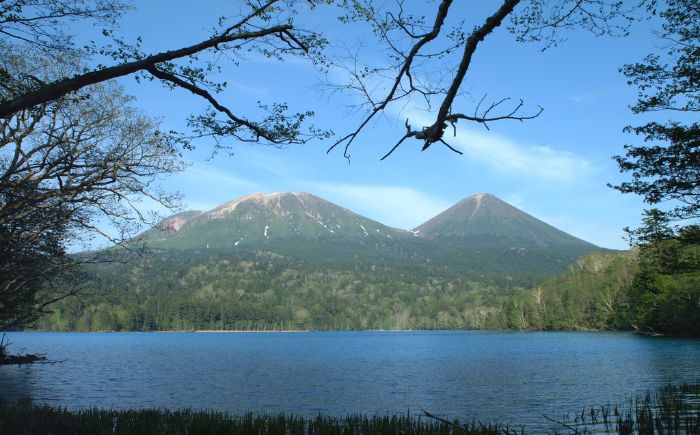 北海道十勝 オンネトー 湯の滝 ネイチャートレッキング バーベキュー ツアー 《足寄町》【株式会社クナウパブリッシング】北海道旅行 旅行 夏休み 体験 アクティビティ ハイキング アウトドア 散歩 自然 植物 BBQ 滝 [BEAY021]