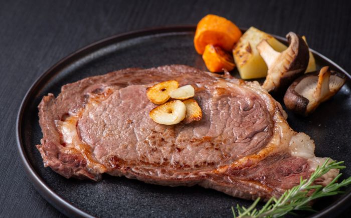 【木箱入り】 希少な赤身和牛 北海道 北十勝短角牛 ロースステーキ 300g（150g×2枚）《足寄町》【リンベル株式会社】 [BEBP002]