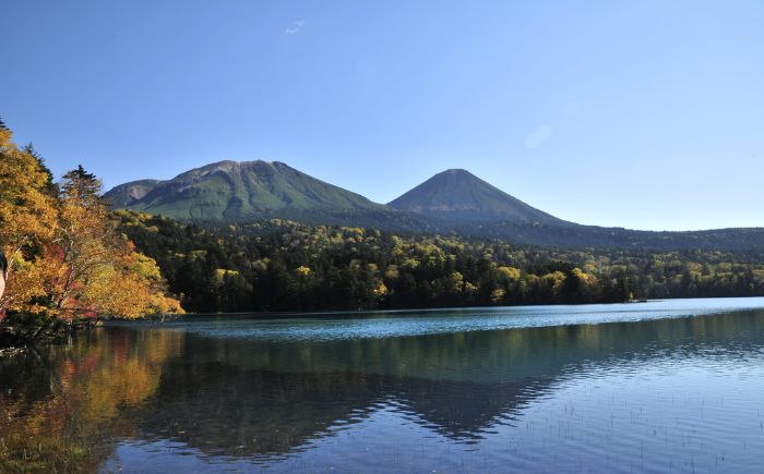 北海道十勝 オンネトー 湯の滝 ネイチャートレッキング バーベキュー ツアー 《足寄町》【株式会社クナウパブリッシング】北海道旅行 旅行 夏休み 体験 アクティビティ ハイキング アウトドア 散歩 自然 植物 BBQ 滝 [BEAY021]