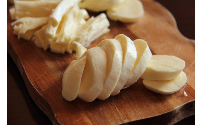 北海道十勝 牧場暮らし・チーズ造り 体験ツアー《足寄町》 【Slow Travel HOKKAIDO】 北海道旅行 体験 チーズ 牧場 見学 ツアー 体験型 旅 旅行 牧場見学 [BEAY001]