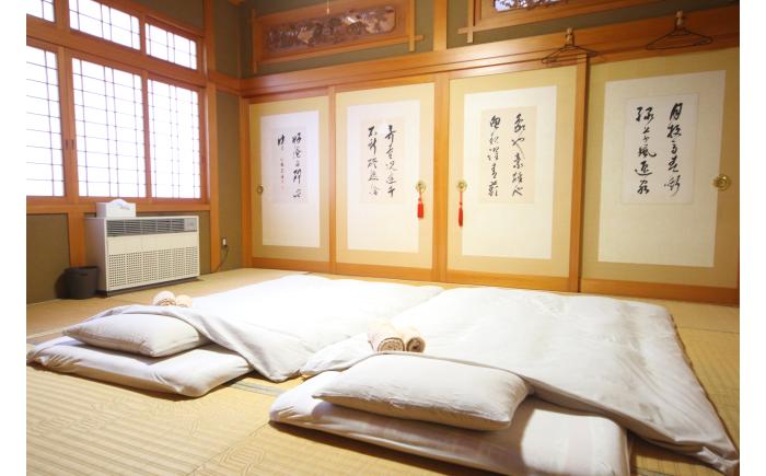 【ハンターがいる宿】GuestHouse ぎまんち 宿泊券（1名様・1泊素泊まり）《足寄町》【野生肉専門店やせいのおにくや】ゲストハウス 宿泊 宿 田舎 旅行 北海道旅行 狩猟 ハンター 移住 あしょろ 北海道 18100 18100円 [BEBE012]