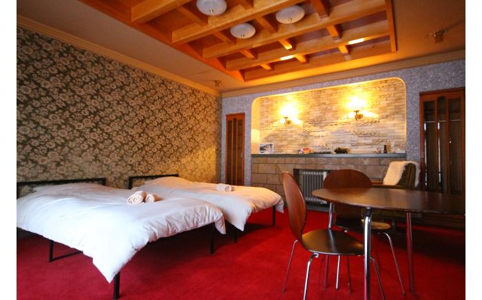 【ハンターがいる宿】GuestHouse ぎまんち 宿泊券（1名様・1泊素泊まり）《足寄町》【野生肉専門店やせいのおにくや】ゲストハウス 宿泊 宿 田舎 旅行 北海道旅行 狩猟 ハンター 移住 あしょろ 北海道 18100 18100円 [BEBE012]