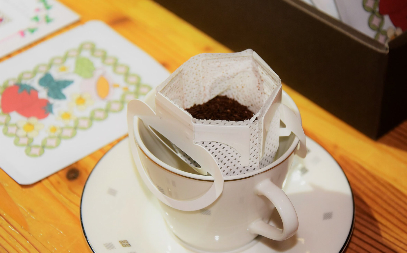 いちごブレンド3種＆オリジナルブレンド3種 飲み比べコーヒーセット（計24袋） 《足寄町》【珈琲座間屋】フレーバーコーヒー コーヒー 珈琲 ドリップバッグ 苺 イチゴ ストロベリー 浅煎り 中深煎り 深煎り 自家焙煎 カフェ あしょろ 北海道 [BEAV004]