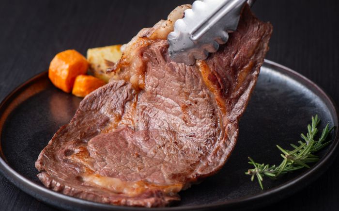 【木箱入り】 希少な赤身和牛 北海道 北十勝短角牛 ロースステーキ 300g（150g×2枚）《足寄町》【リンベル株式会社】 [BEBP002]