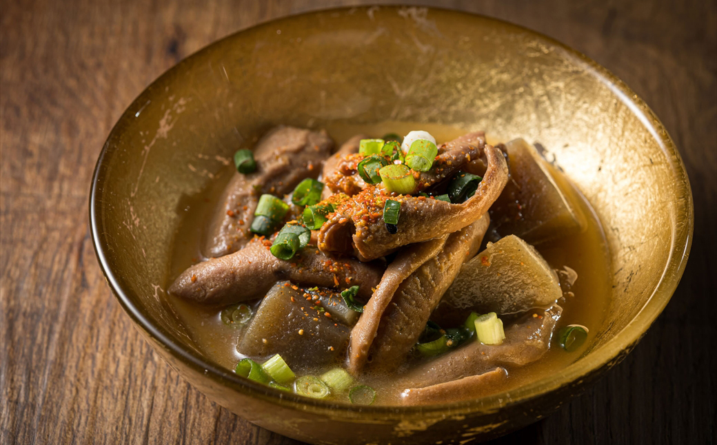 【定期便 12ケ月連続】 北海道産 もつ煮込み 170g×7パック ｜ 豚肉 豚もつ 豚ホルモン 煮込み 惣菜 晩酌 おつまみ ご飯のお供 簡単調理 温めるだけ レトルト レトルト食品 常温保存 お取り寄せ 森谷食品 トリプリしおた コラボ 一人暮らし おかず ご当地グルメ 12回定期便 定期便 12回 北海道 釧路町 釧路超 特産品 br03