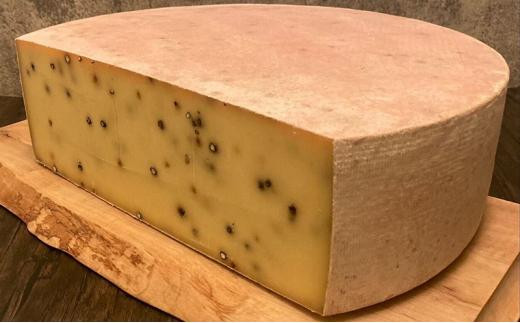 【Japan Cheese Awards 2024金賞受賞】長坂牧場チーズ工房　長期熟成ハードチーズ みのり と こしょう 100g×各3個【 ナチュラルチーズ 乳製品 発酵 熟成 グルメ ギフト お取り寄せ 標茶町 北海道 】